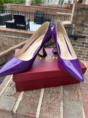 YDN Glossy Violet Pointed Toe Pumps